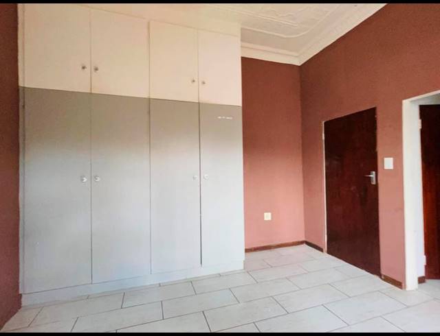7 BEDROOM HOUSE FOR SALE IN PRIMROSE
